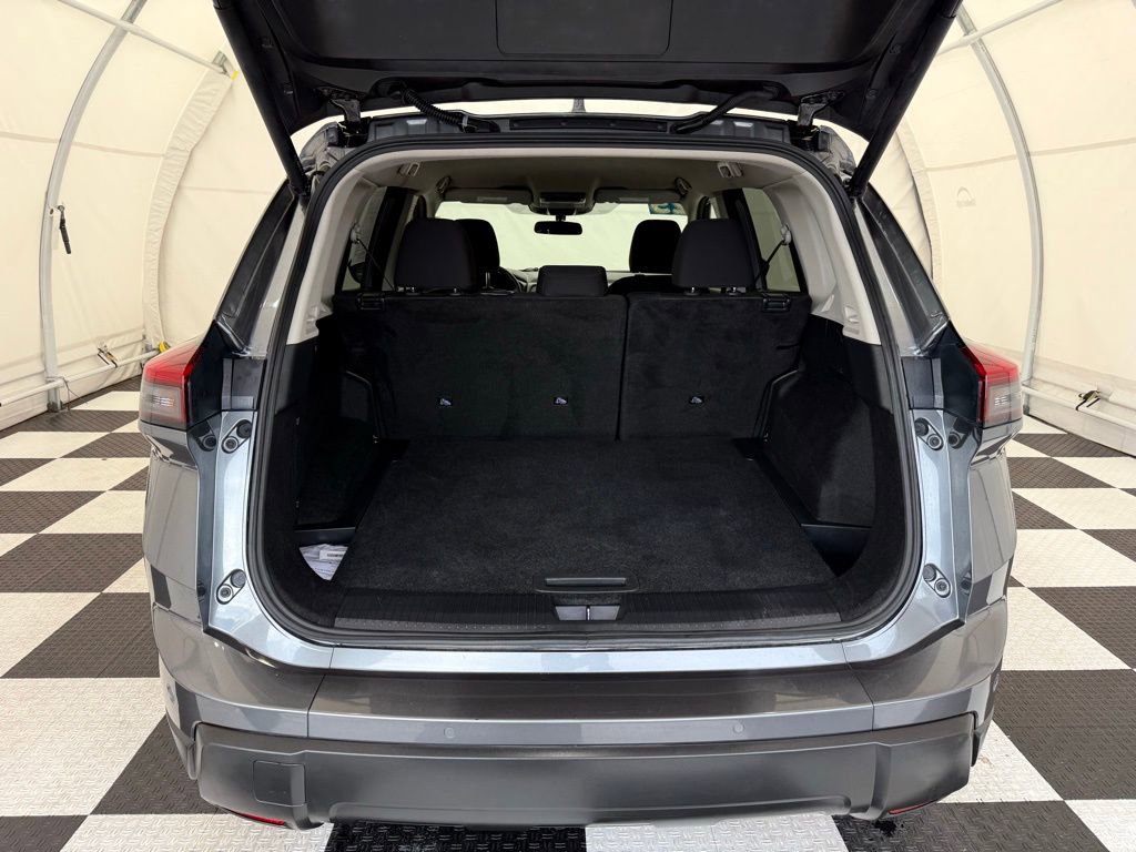 Used 2025 Nissan Rogue SV image 4