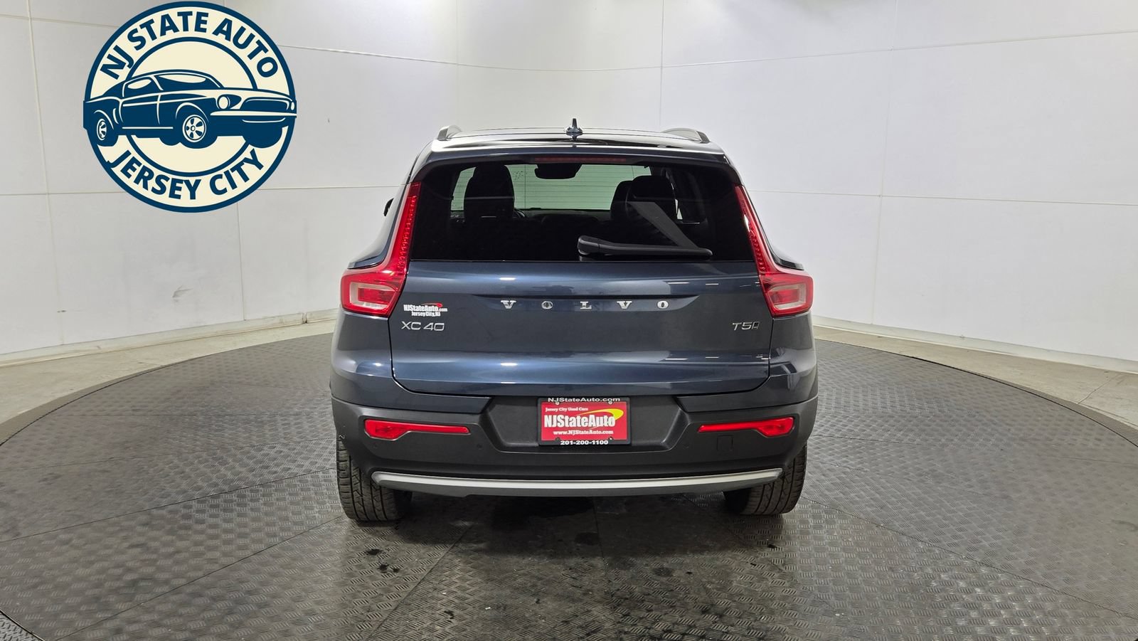 Used 2022 Volvo XC40 T5 Momentum w/ Premium Package AWD/4WD image 6