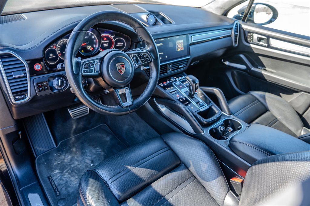 Used 2019 Porsche Cayenne Turbo w/ Sportdesign Package image 14