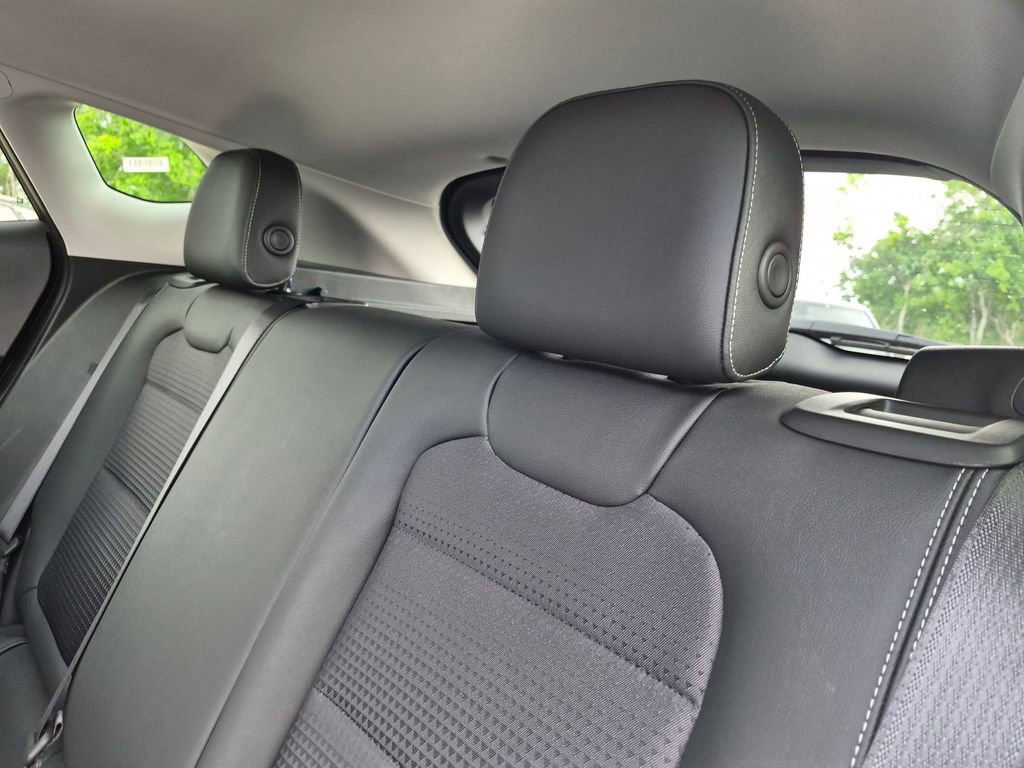 Used 2025 Chevrolet Trax LT w/ LT Convenience Package FWD image 21