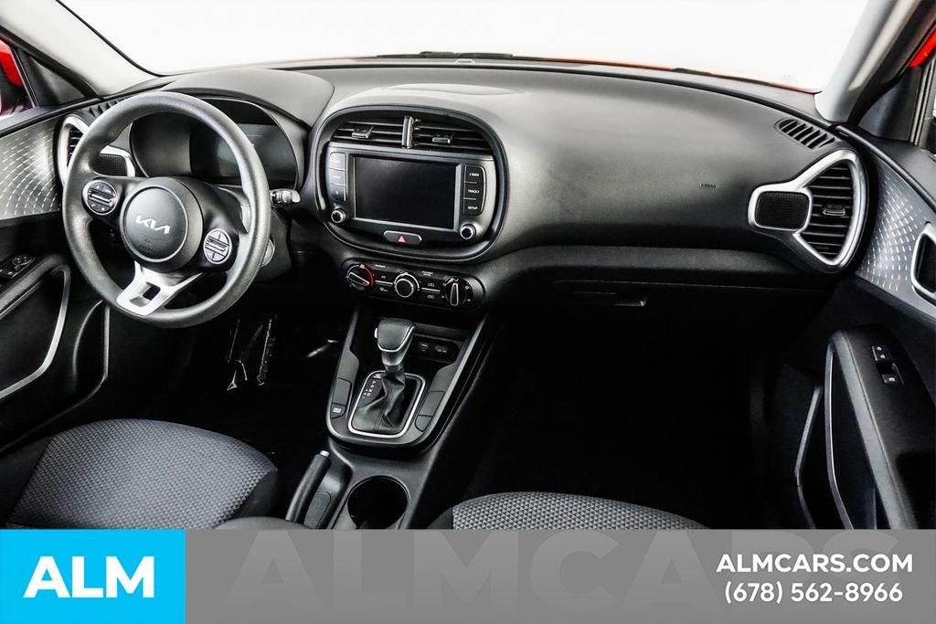 Used 2025 Kia Soul LX w/ LX Technology Package FWD image 21