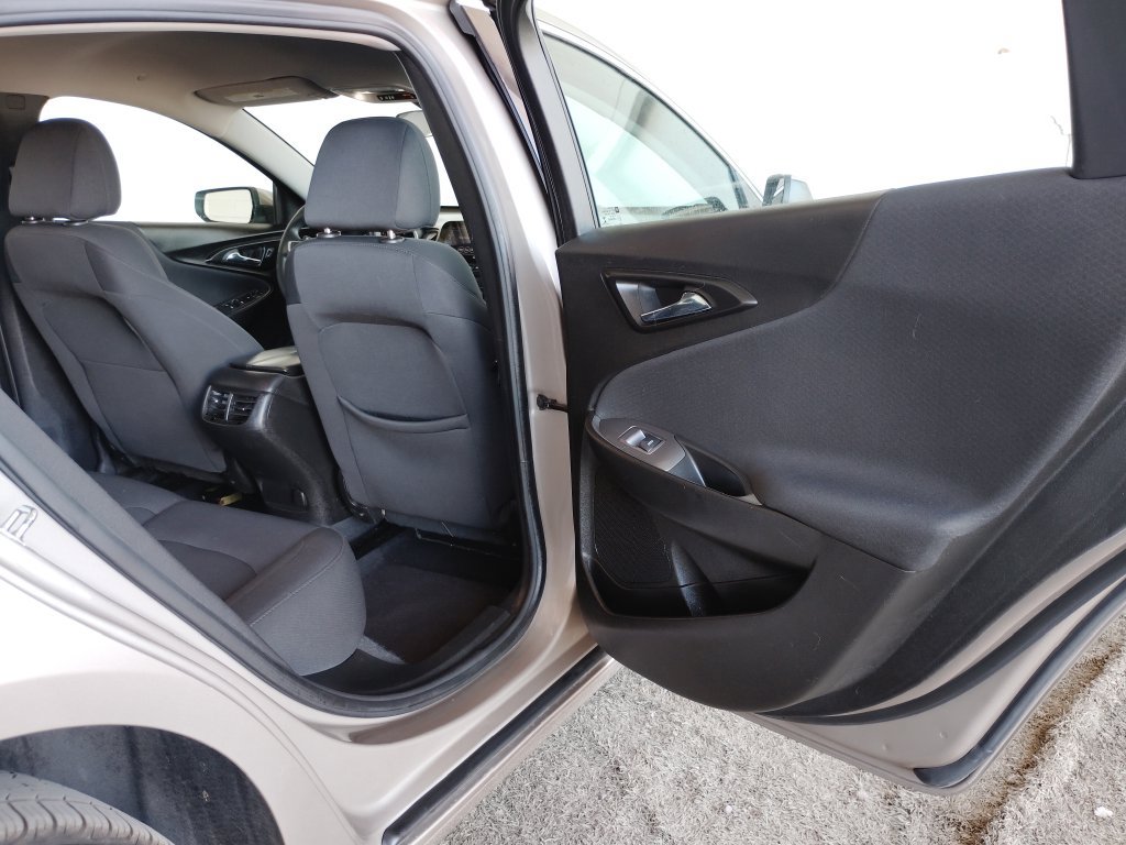 Used 2023 Chevrolet Malibu LT FWD image 16