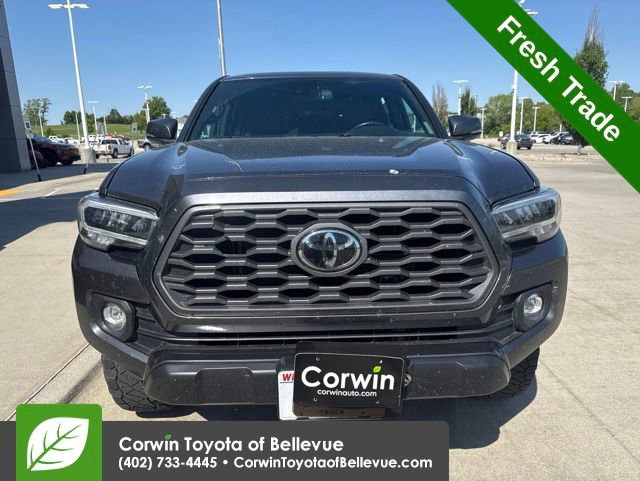 Used 2020 Toyota Tacoma TRD Off-Road w/ TRD Premium Off Road Package AWD/4WD image 3