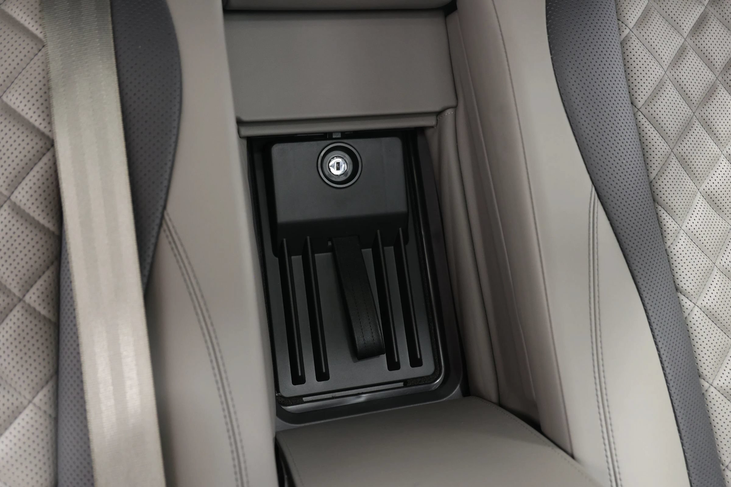 Used 2018 Bentley Flying Spur S W12 AWD/4WD image 82