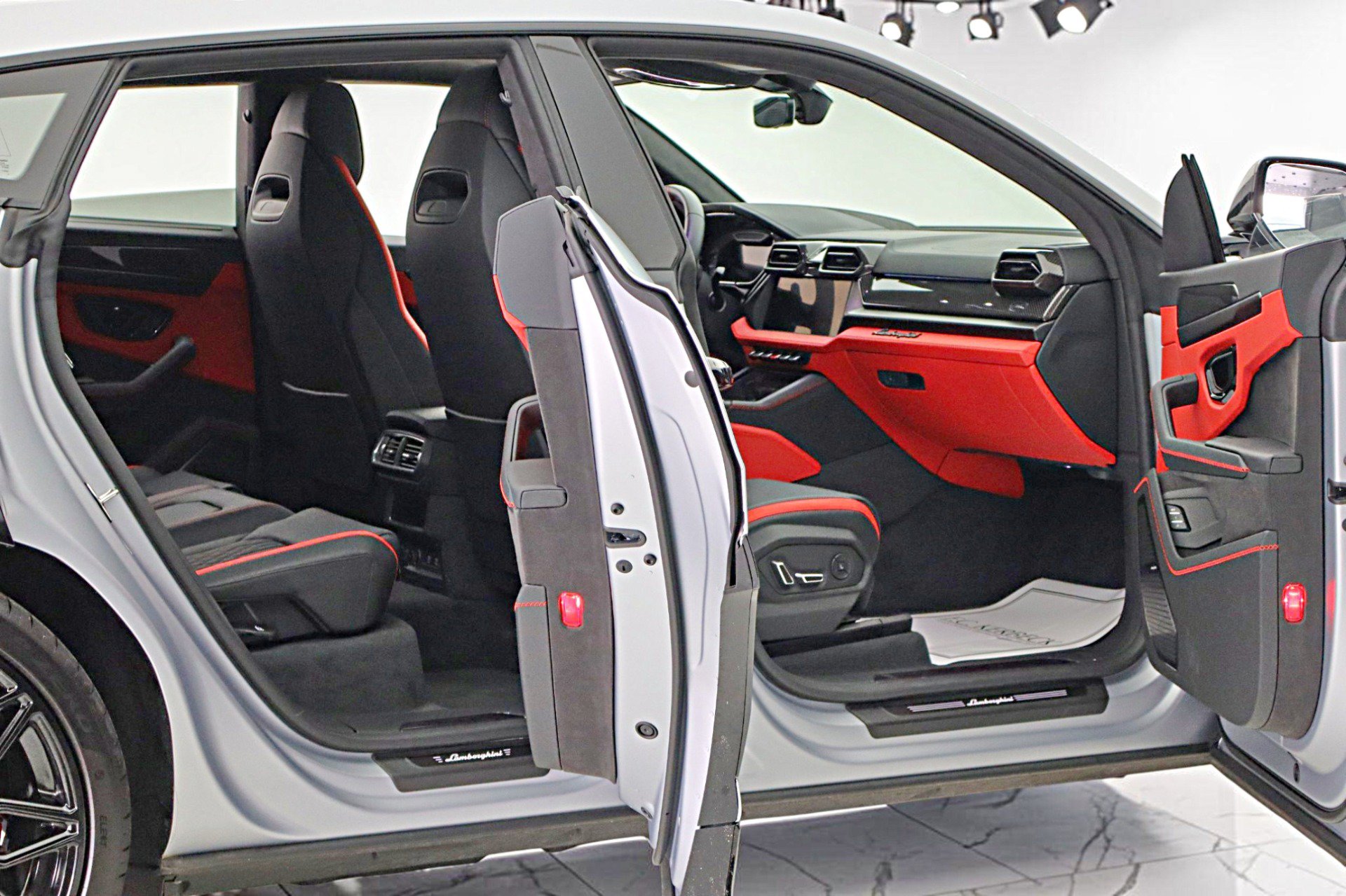 Used 2025 Lamborghini Urus S AWD/4WD image 12