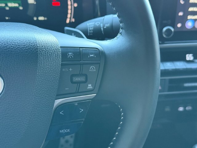 Used 2025 Toyota Camry SE FWD image 30