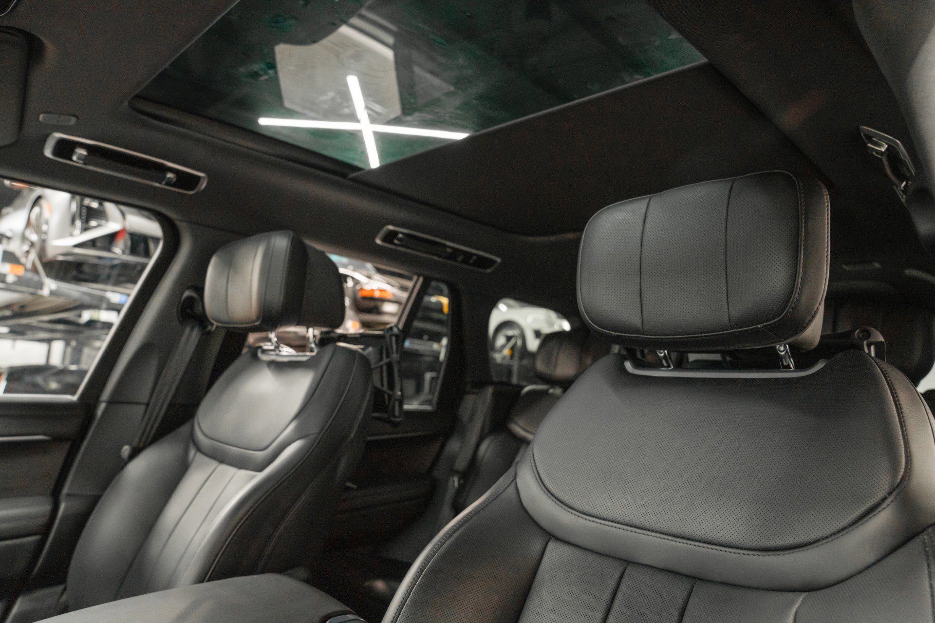 Used 2024 Land Rover Range Rover Autobiography image 17