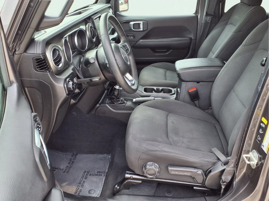 Used 2023 Jeep Wrangler Unlimited Sahara AWD/4WD image 19