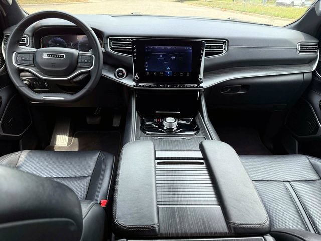 Certified 2024 Jeep Wagoneer Series II w/ Flexible Seating Group AWD/4WD image 12