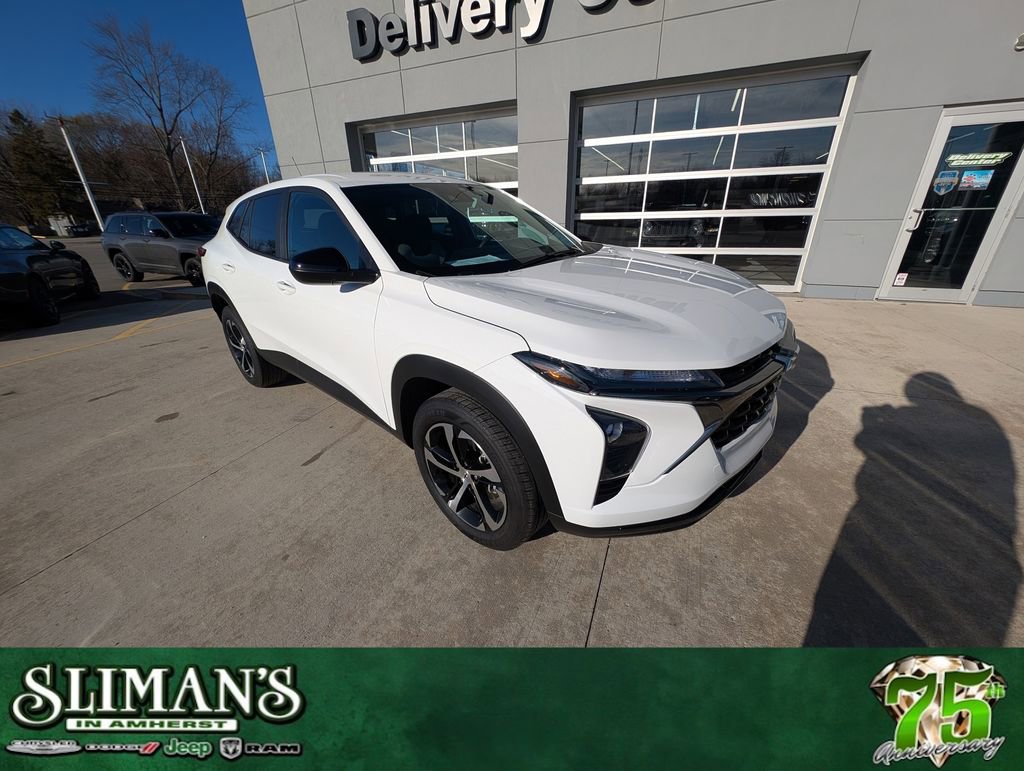 Used 2025 Chevrolet Trax RS w/ Driver Confidence Package image 1