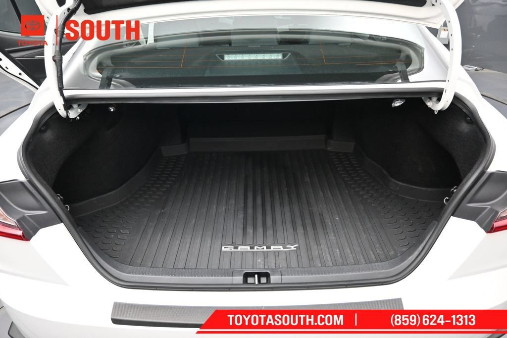 Used 2025 Toyota Camry SE w/ Convenience Package FWD image 31