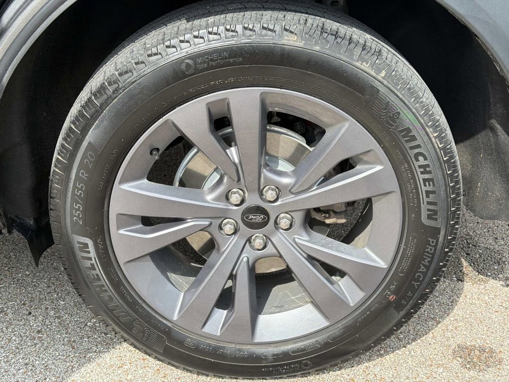 Used 2022 Ford Explorer XLT w/ Equipment Group 202A image 12