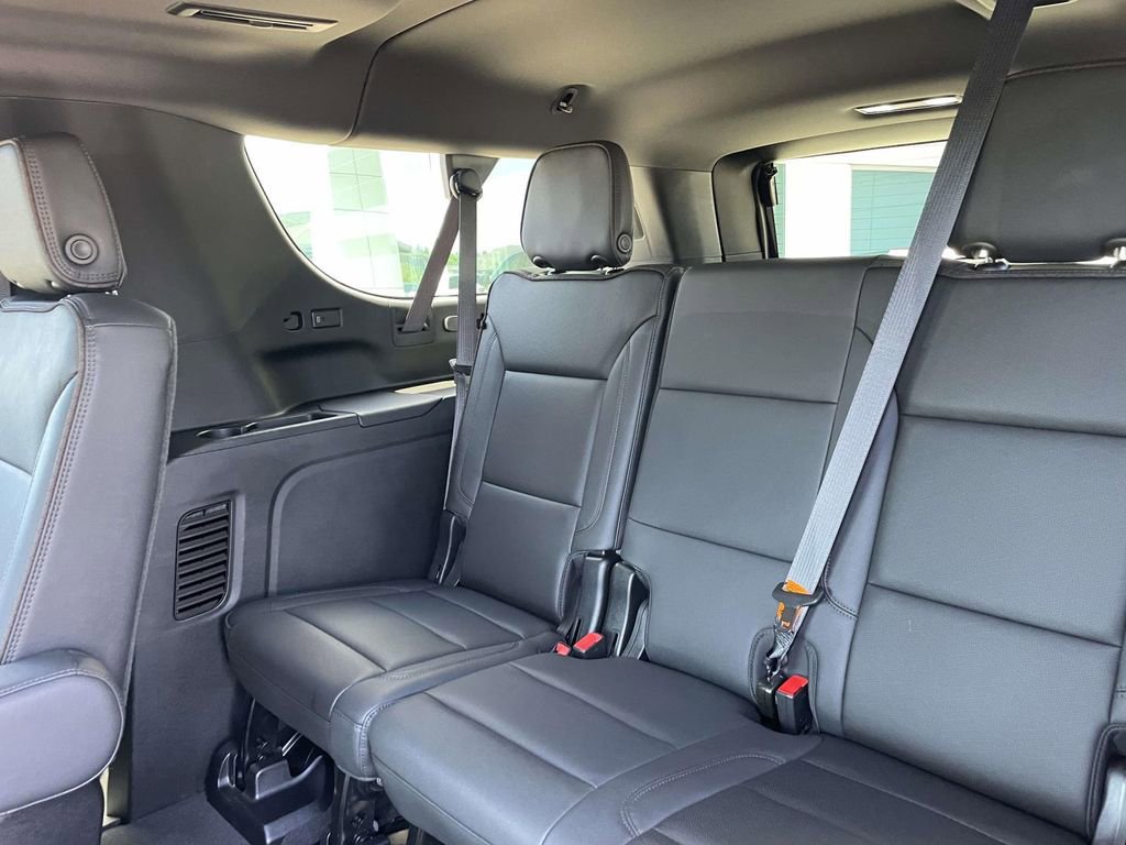 Used 2024 Chevrolet Suburban High Country w/ Premium Package AWD/4WD image 10