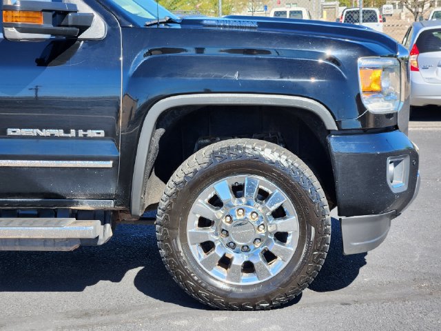 Used 2018 GMC Sierra 2500 Denali w/ Duramax Plus Package AWD/4WD image 10
