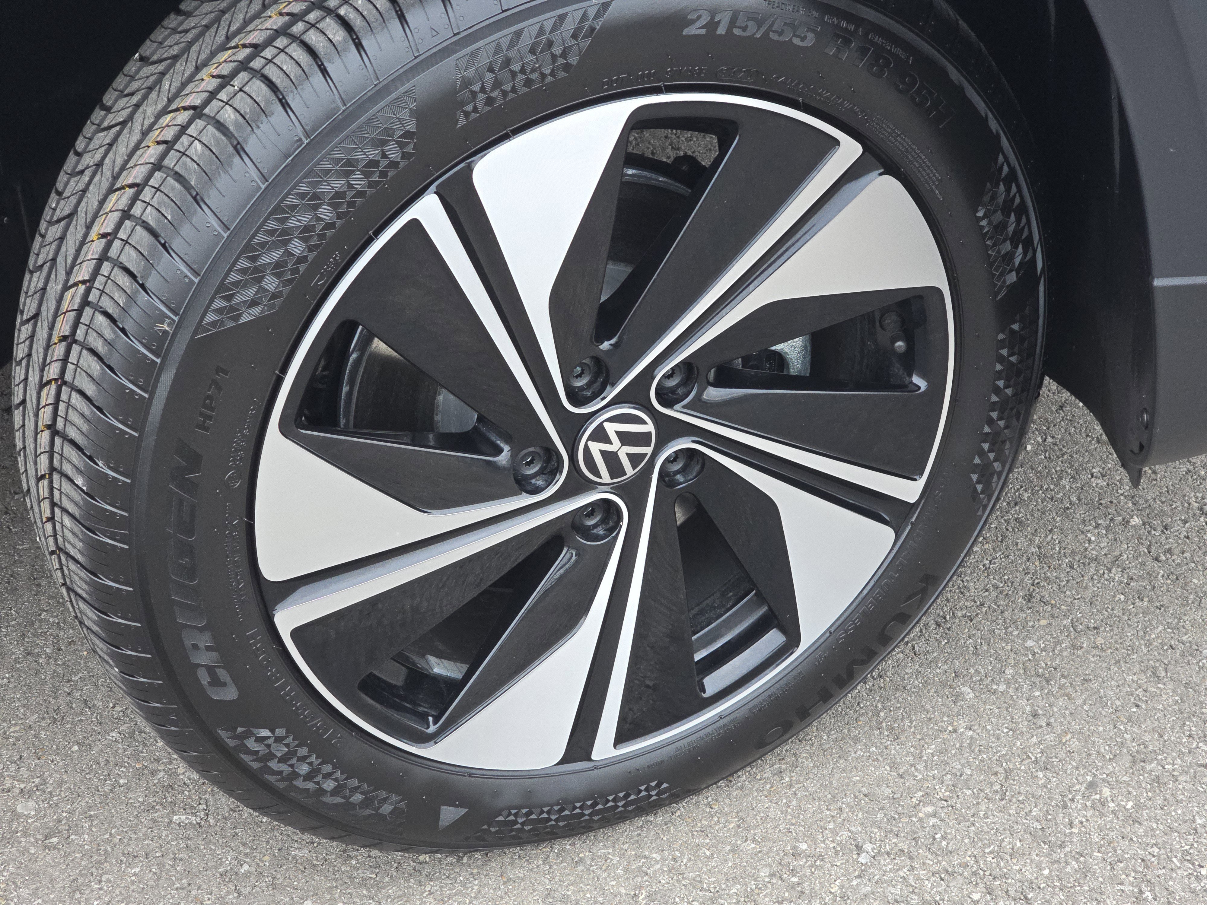 New 2026 Volkswagen Taos SE image 14