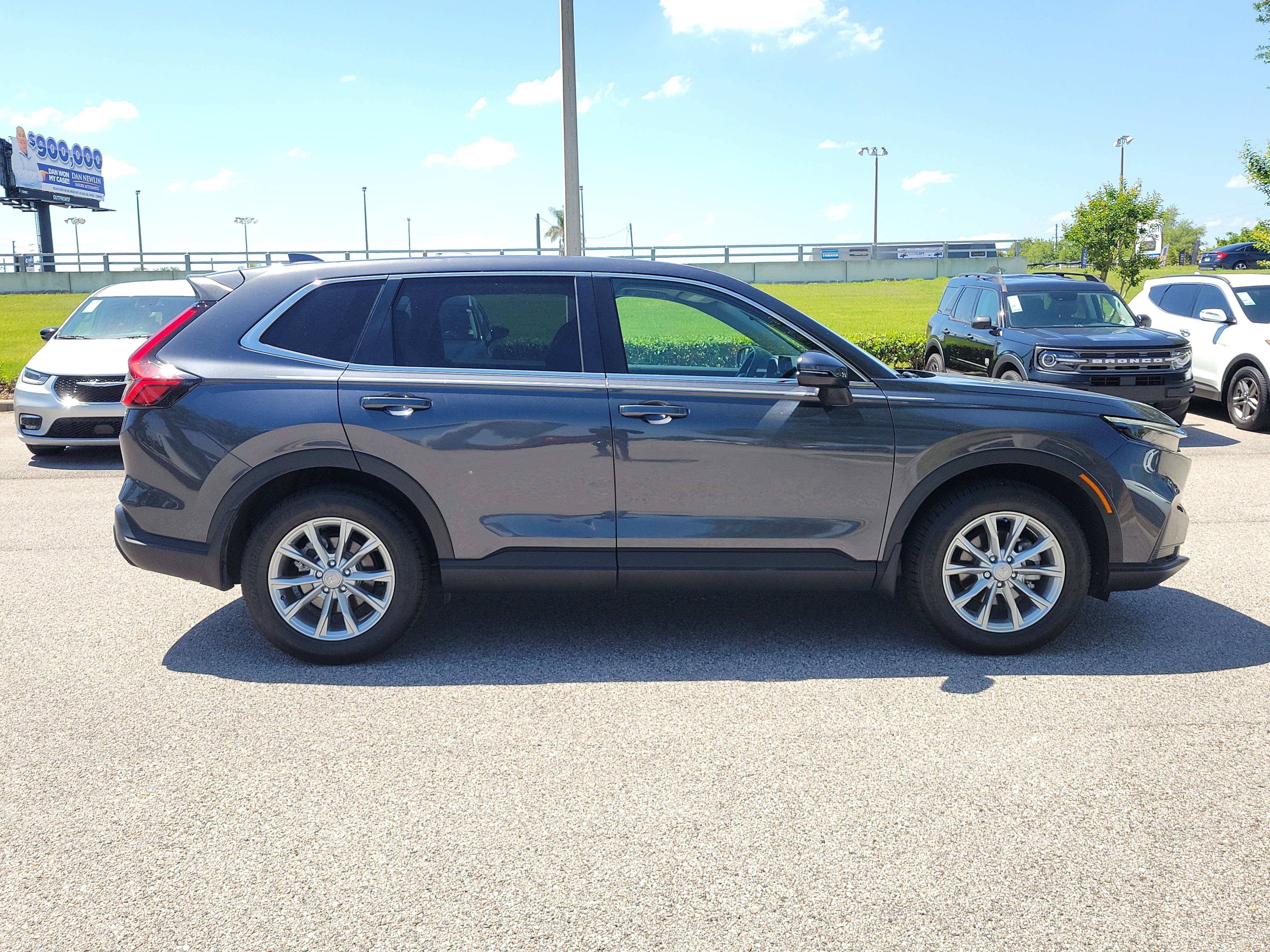 Used 2025 Honda CR-V EX image 9