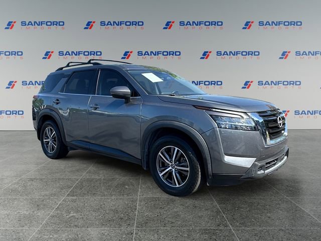 Used 2022 Nissan Pathfinder SV AWD/4WD image 7