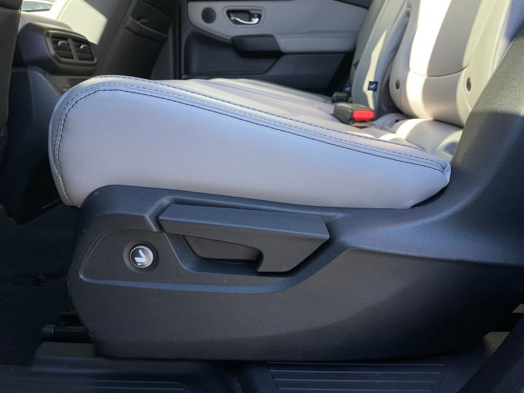 Certified 2025 Honda Pilot EX-L image 38