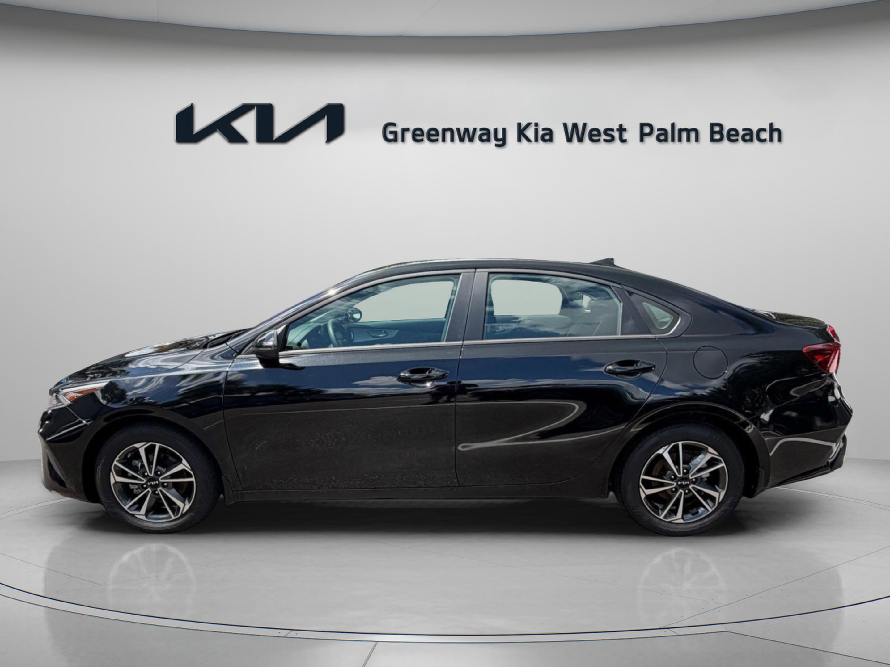 Used 2024 Kia Forte LXS w/ LXS Technology Package FWD image 4
