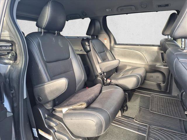 Used 2018 Toyota Sienna SE w/ SE Preferred Package FWD image 21