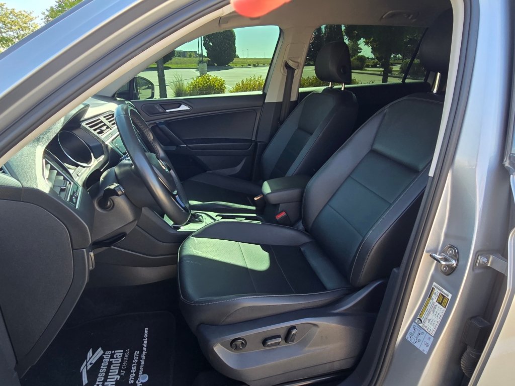 Used 2020 Volkswagen Tiguan SEL AWD/4WD image 14
