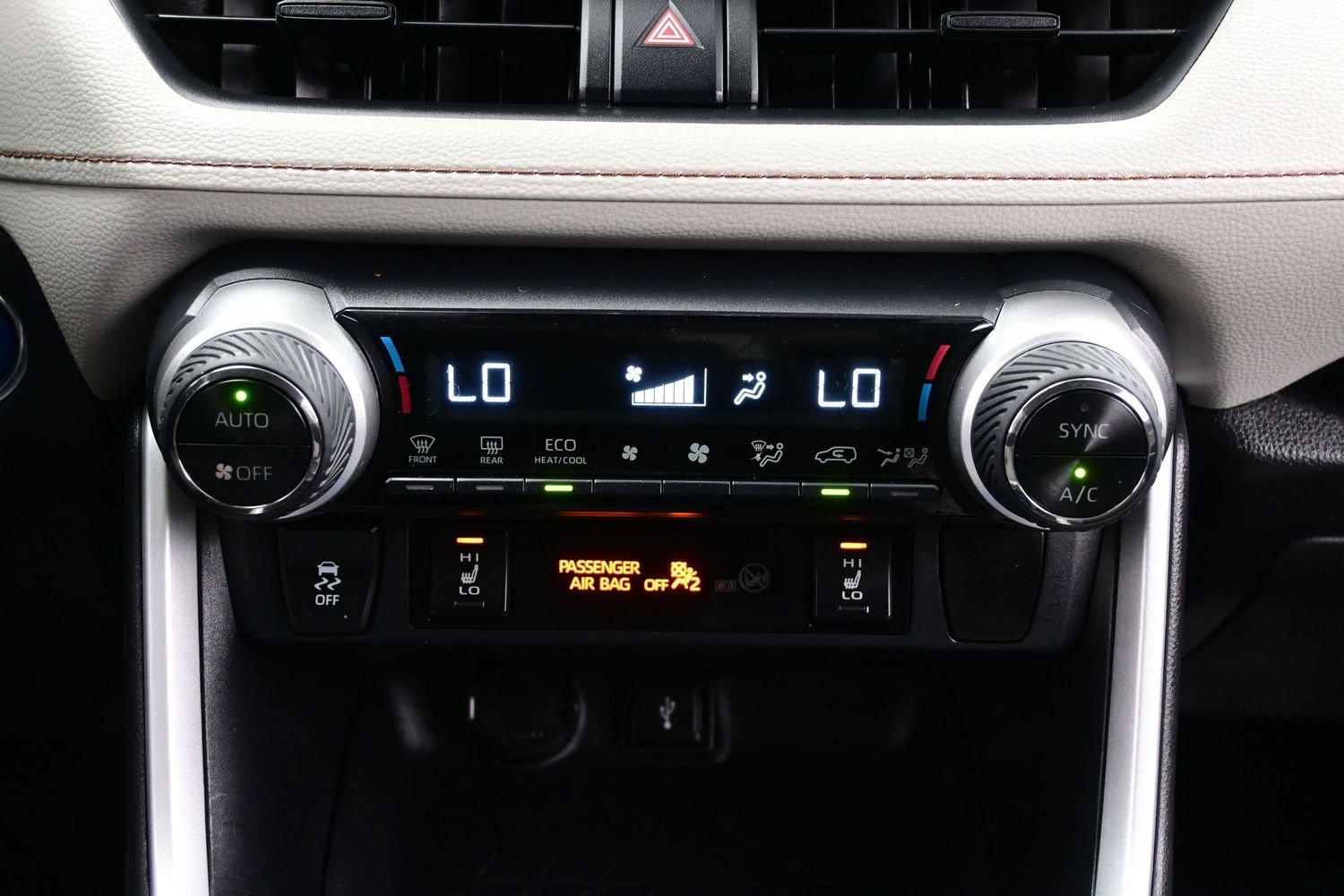 Used 2020 Toyota RAV4 XLE w/ XLE Grade Weather Package AWD/4WD image 20