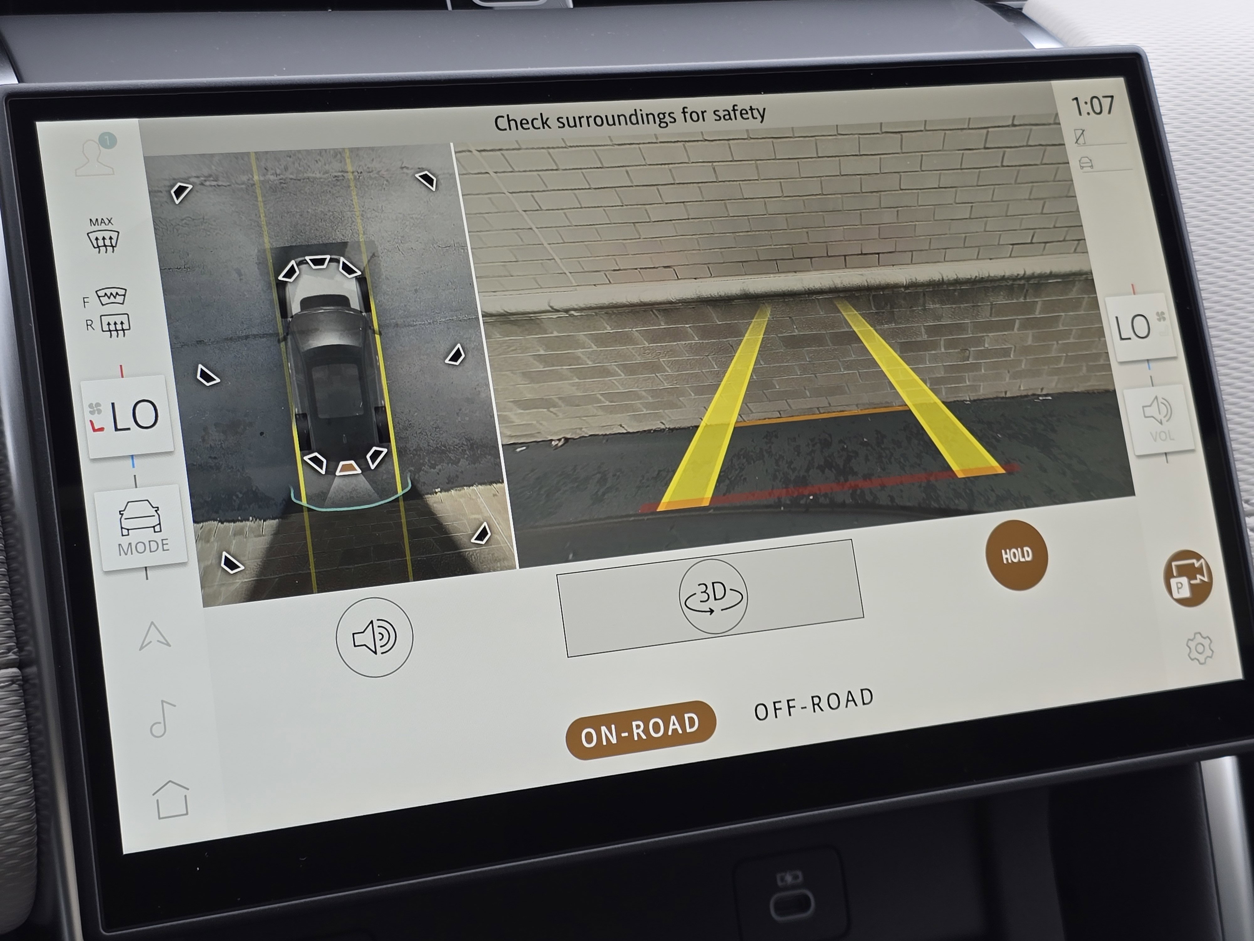 New 2025 Land Rover Discovery Sport Dynamic SE image 4