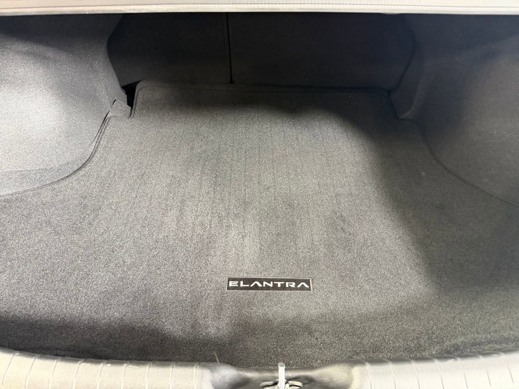 Used 2024 Hyundai Elantra Limited image 29