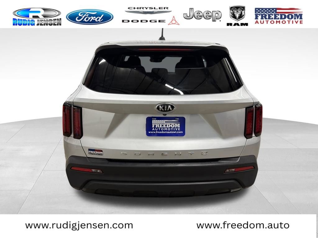 Used 2021 Kia Sorento LX FWD image 4