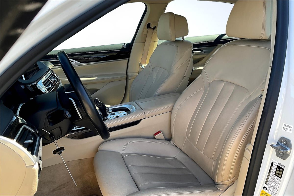 Used 2021 BMW 740i RWD image 25