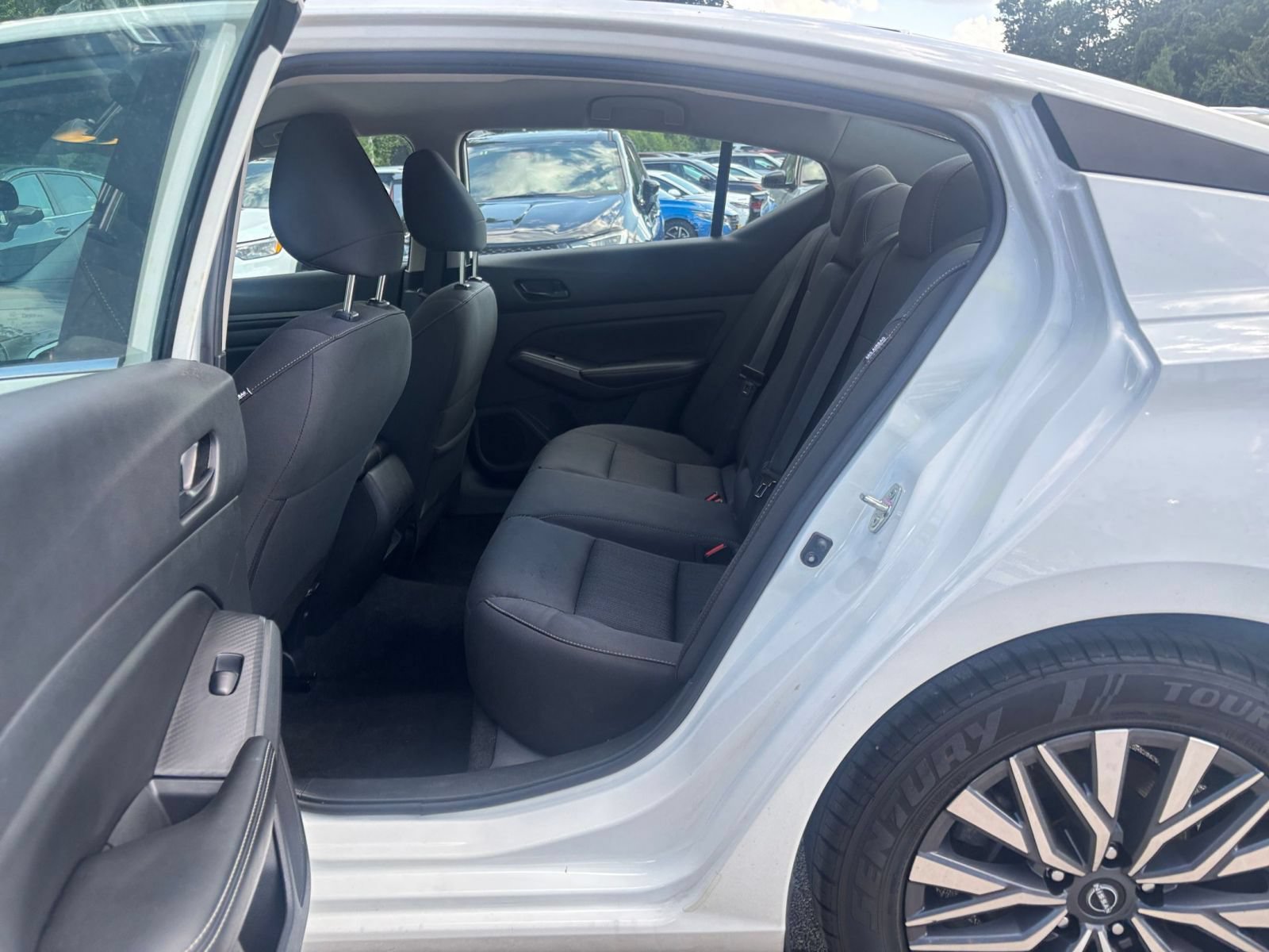 Used 2025 Nissan Altima 2.5 SV FWD image 24