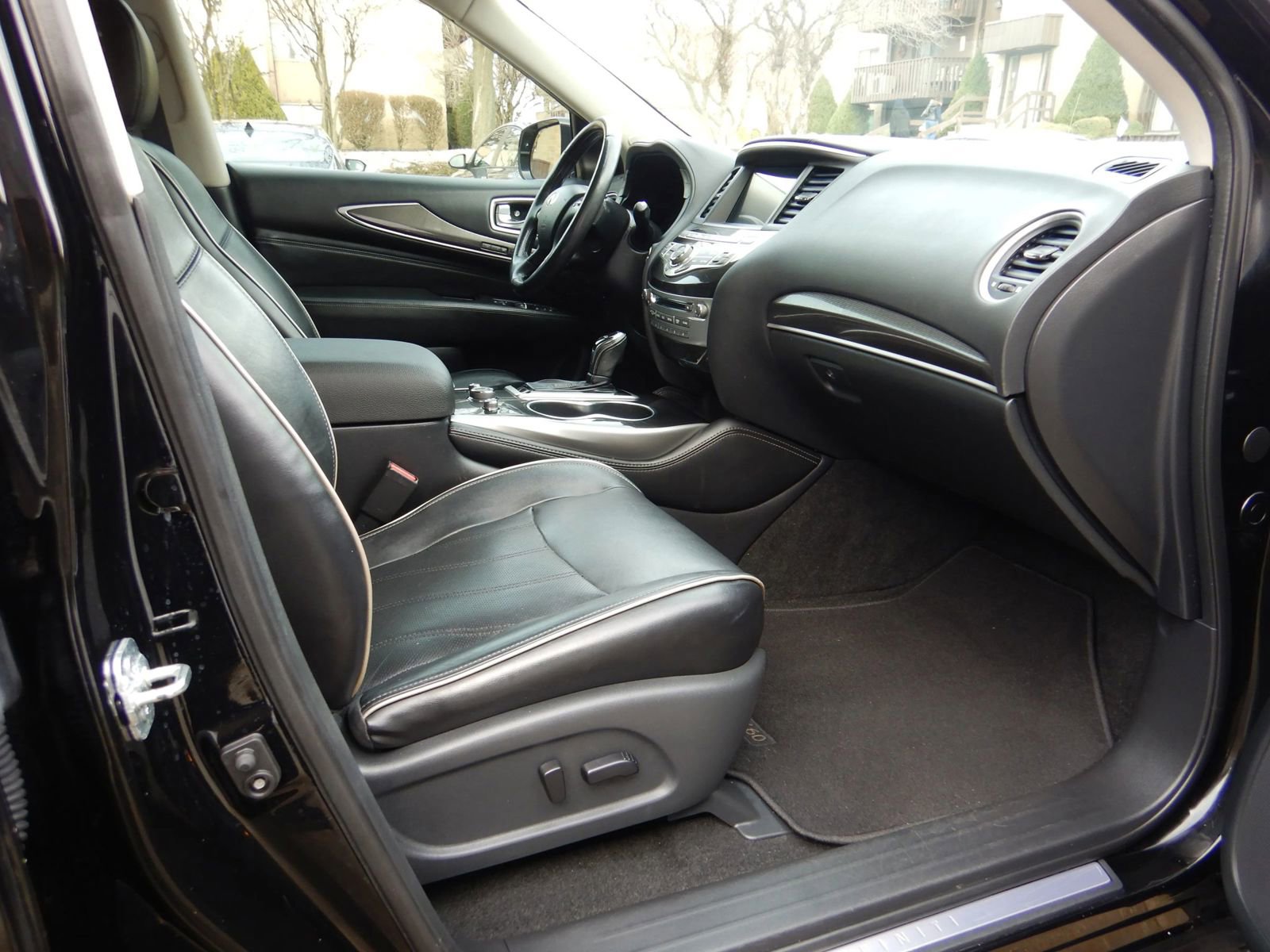 Used 2018 INFINITI QX60 FWD w/ Premium Package image 16