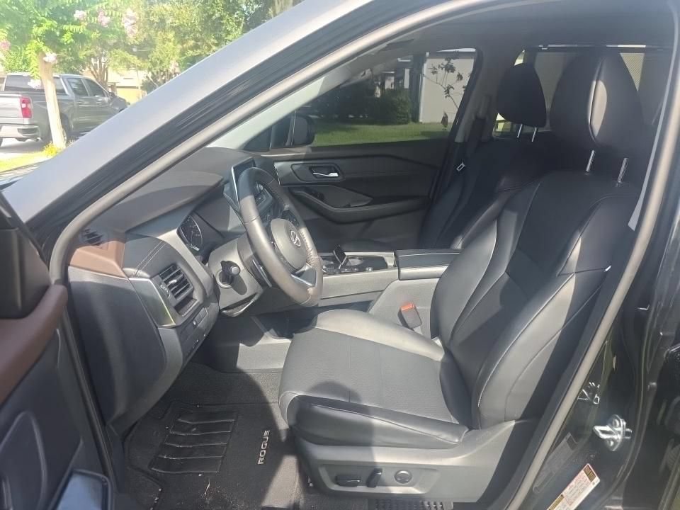 Used 2023 Nissan Rogue SV w/ SV Premium B Package FWD image 5
