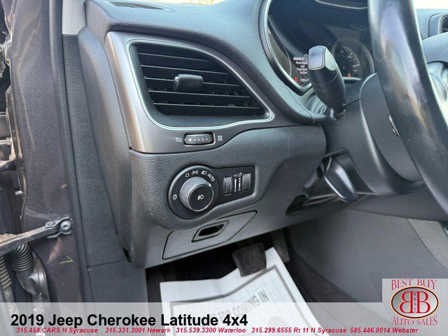 Used 2019 Jeep Cherokee Latitude Plus AWD/4WD image 16