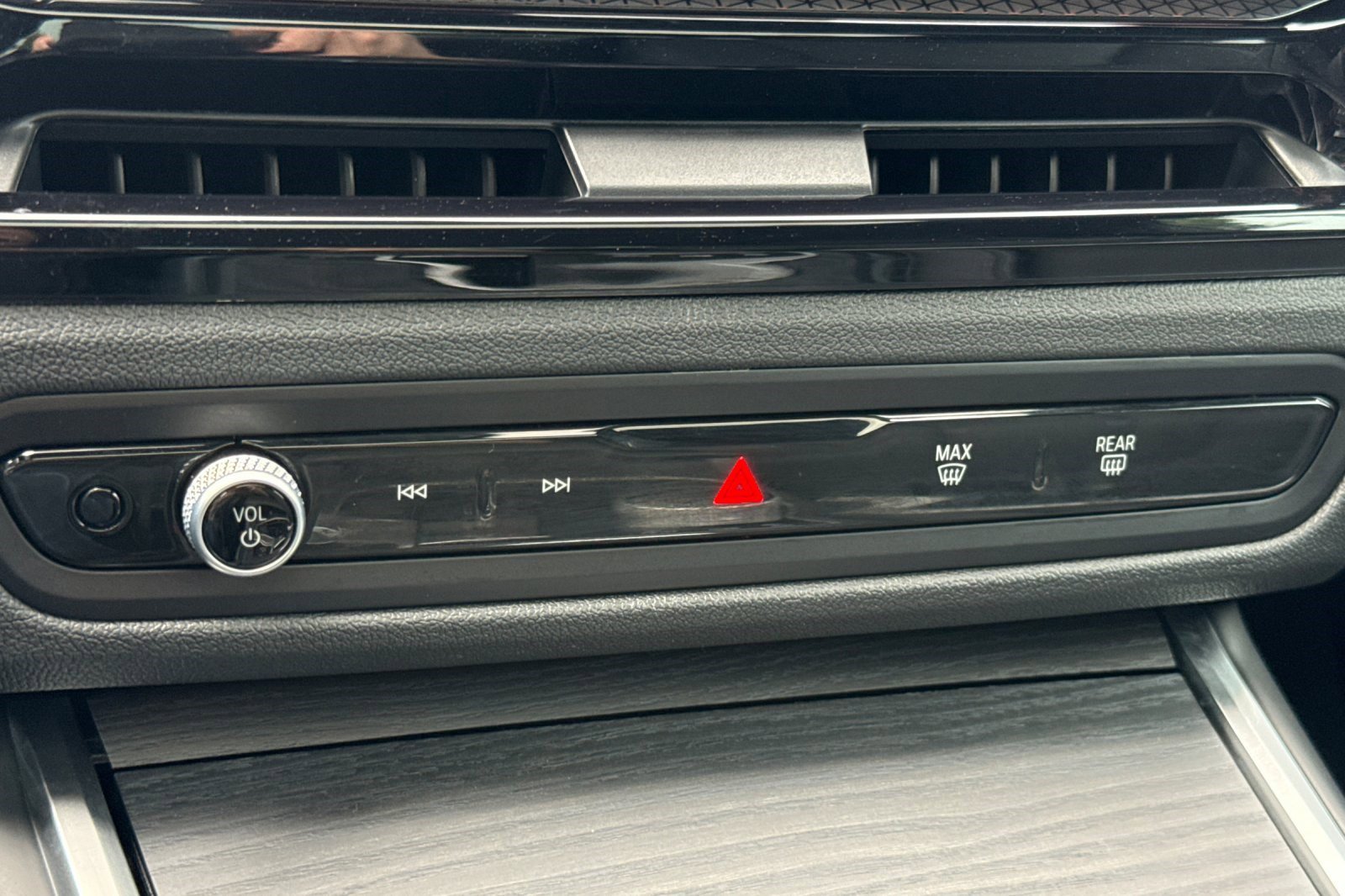 Used 2025 BMW 430i Coupe w/ Premium Package image 24