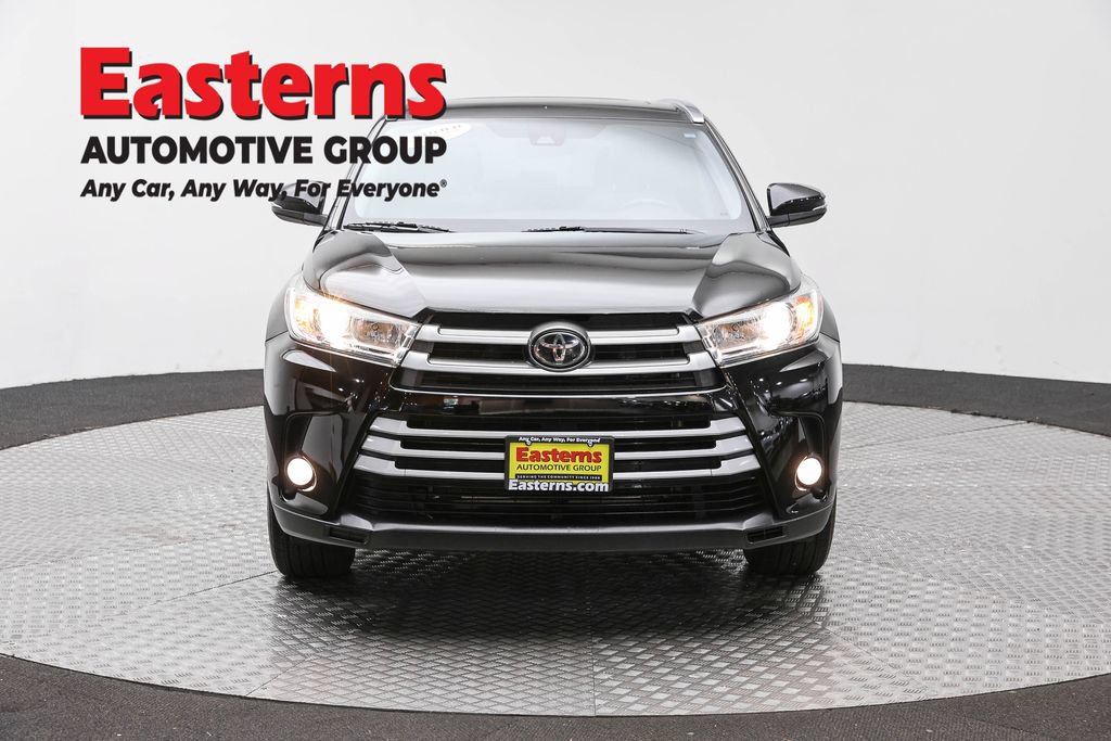 Used 2019 Toyota Highlander XLE AWD/4WD image 2