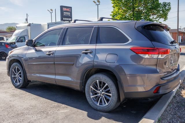 Used 2017 Toyota Highlander XLE w/ Protection Package #3 AWD/4WD image 3