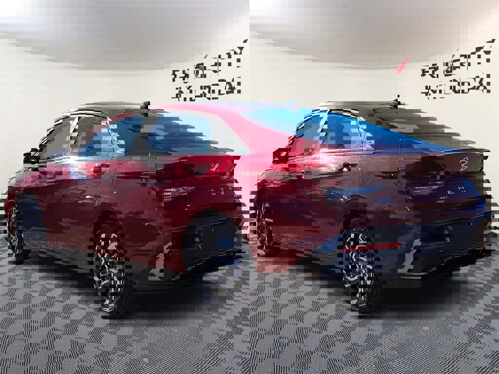 Used 2025 Hyundai Elantra Limited image 5