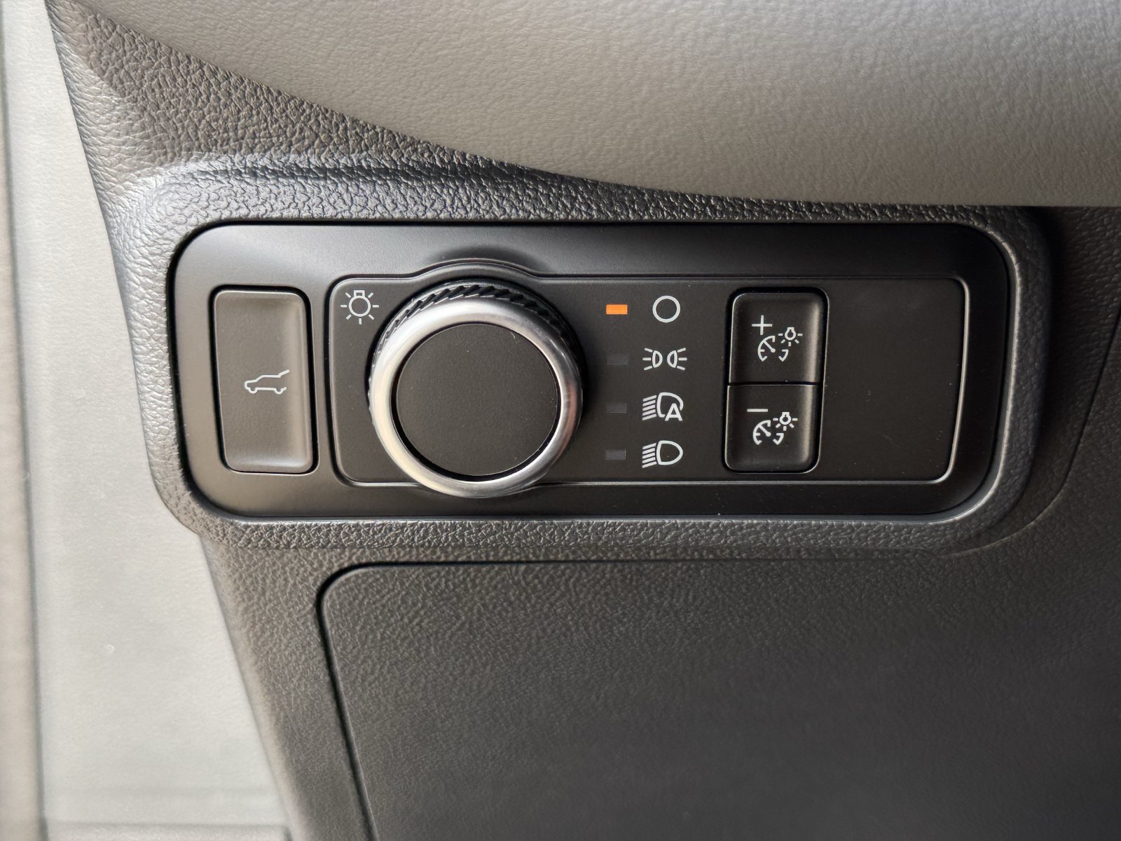 New 2027 Ford Explorer Active RWD image 19