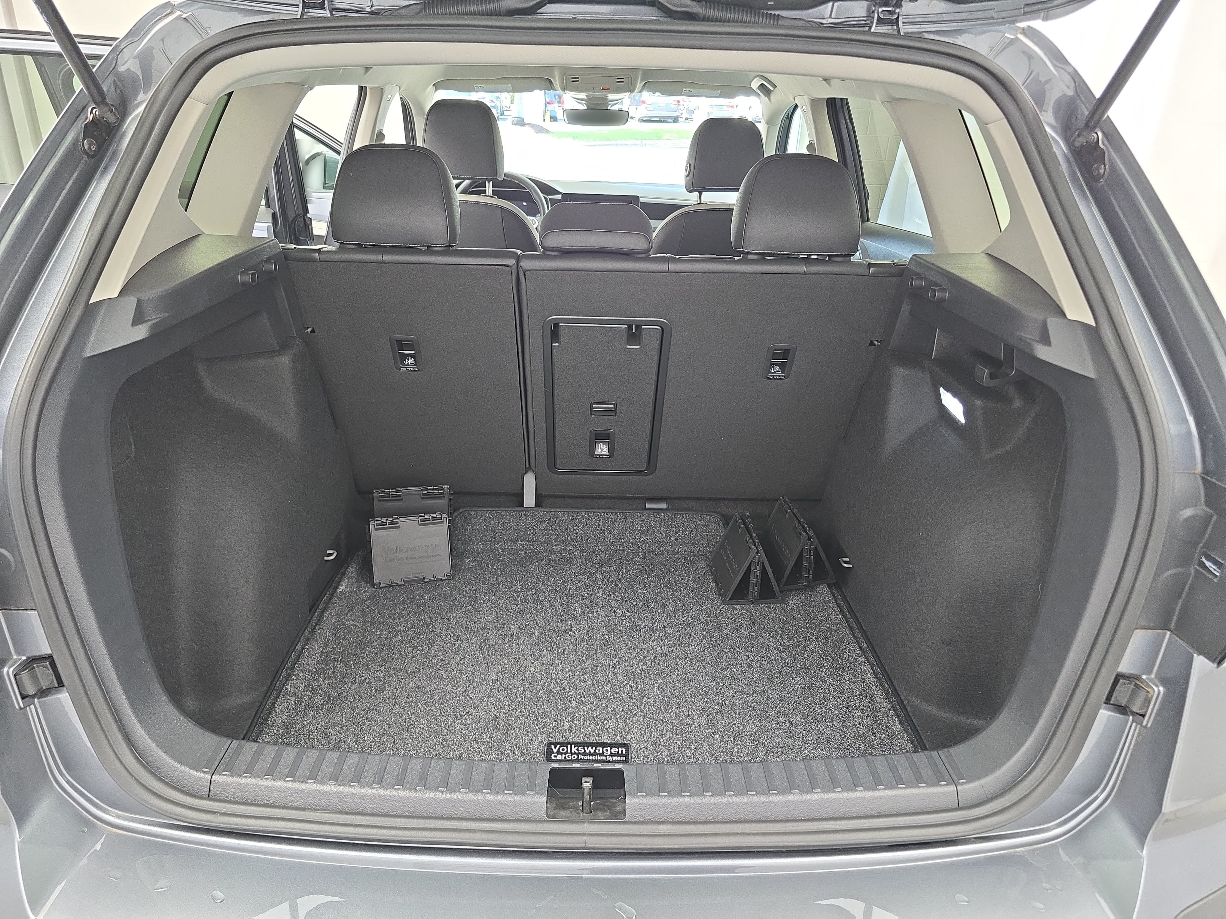 Certified 2025 Volkswagen Taos SE FWD image 12