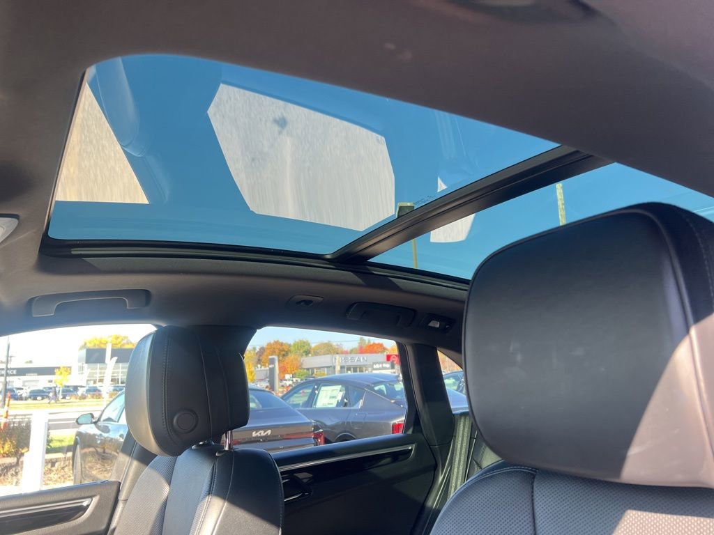 Used 2022 Porsche Macan Base image 8