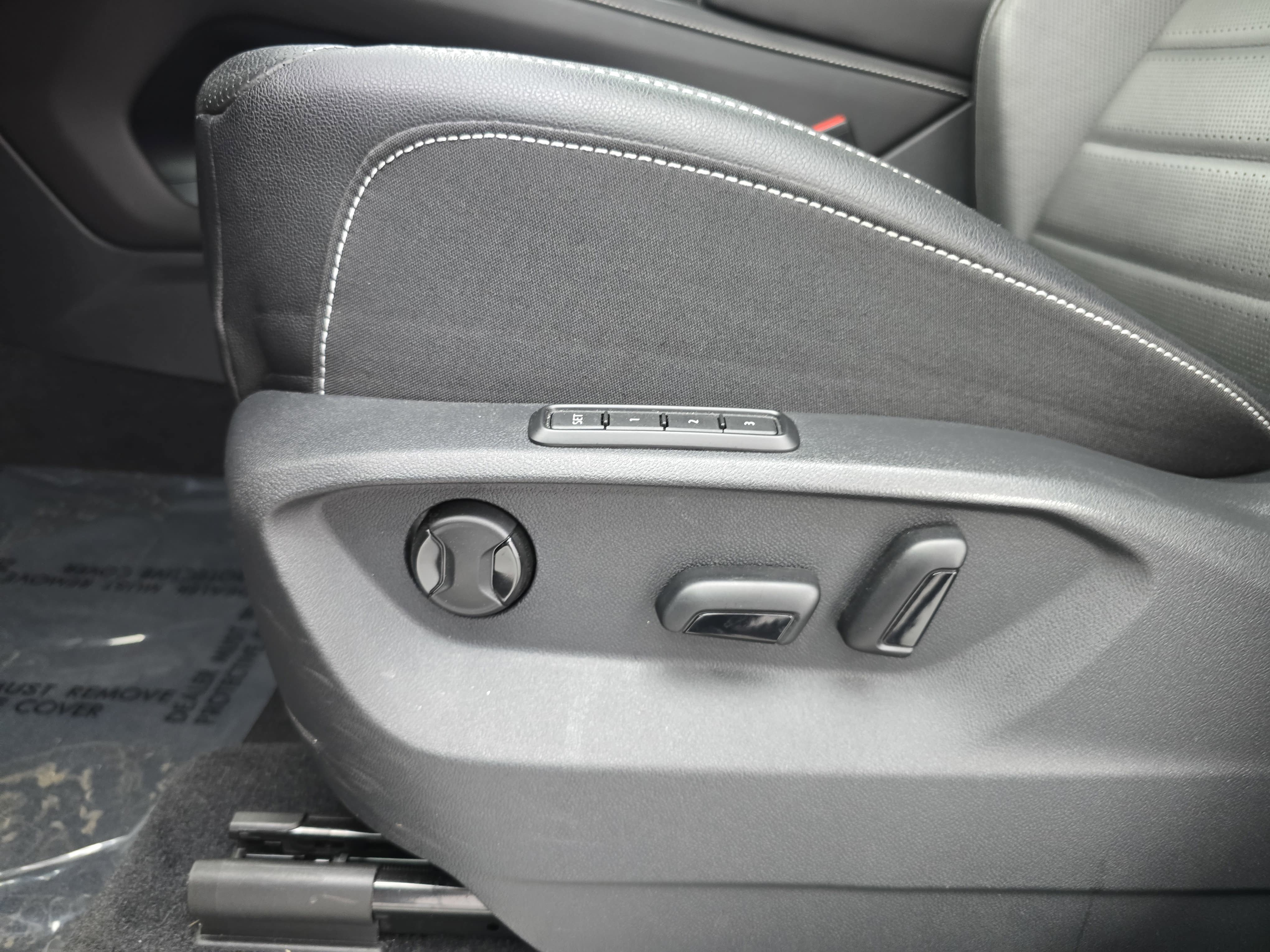 Certified 2025 Volkswagen Atlas SEL AWD/4WD image 30