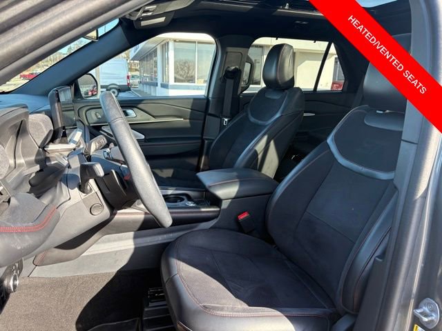 Used 2025 Ford Explorer ST image 5