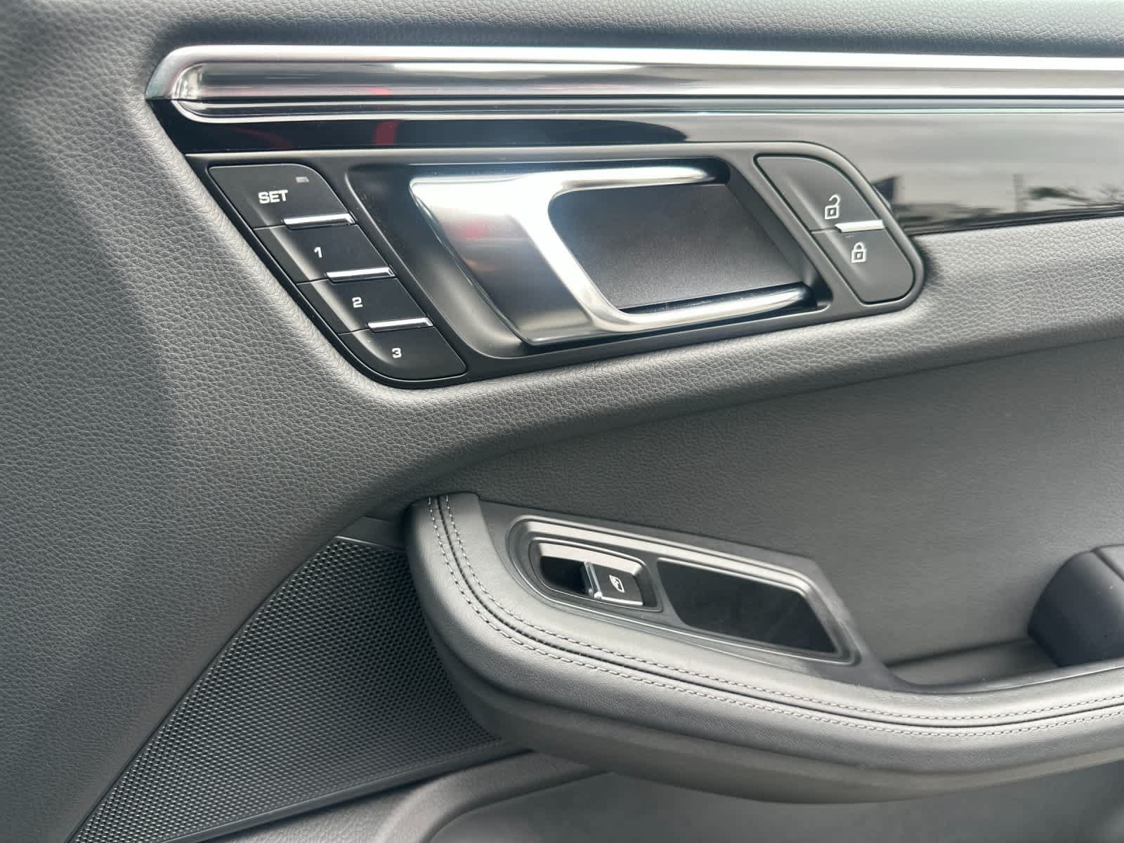 Certified 2026 Porsche Macan AWD/4WD image 19