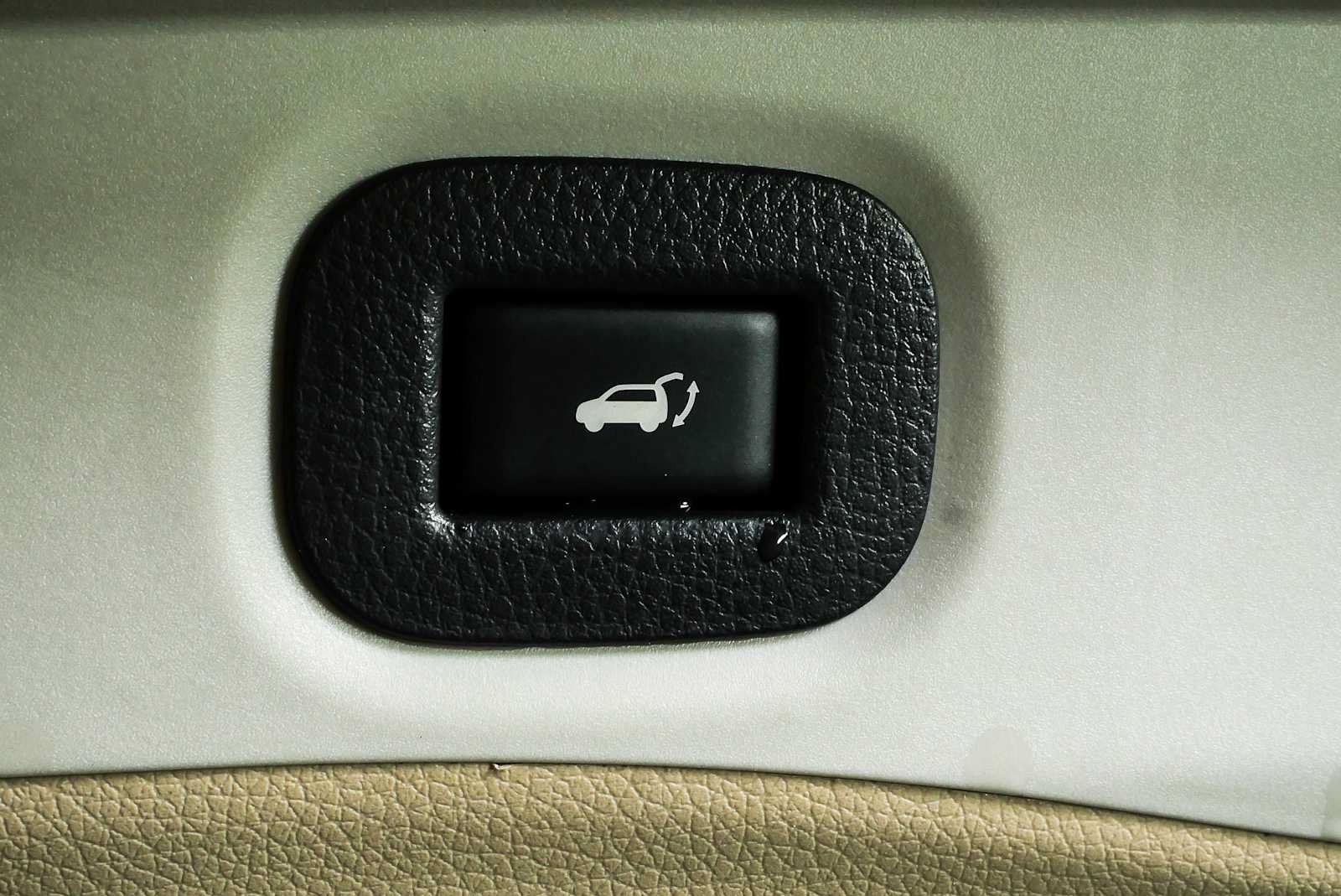 Used 2014 Nissan Rogue SL w/ SL Premium Package FWD image 32
