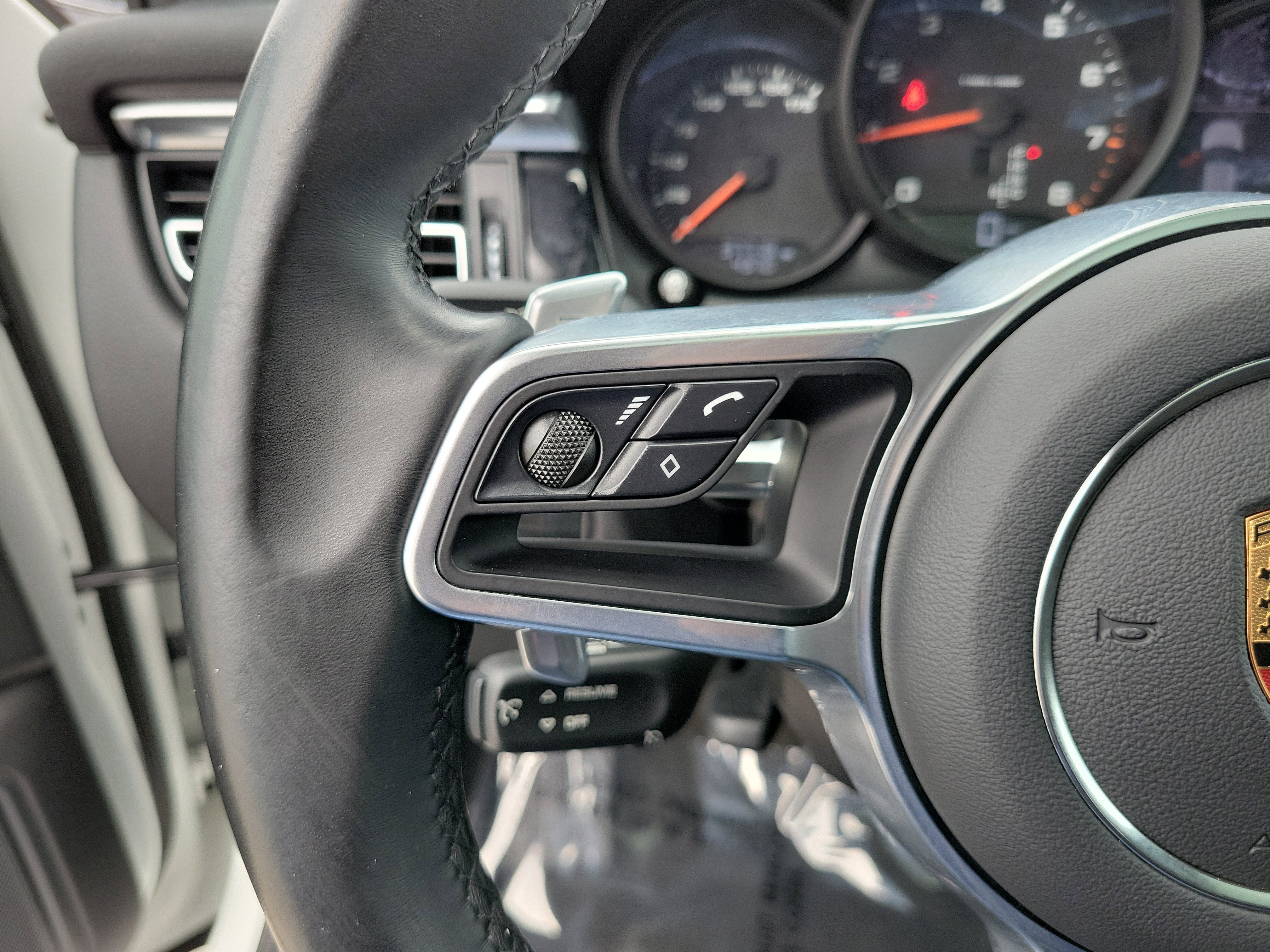 Used 2021 Porsche Macan AWD/4WD image 28
