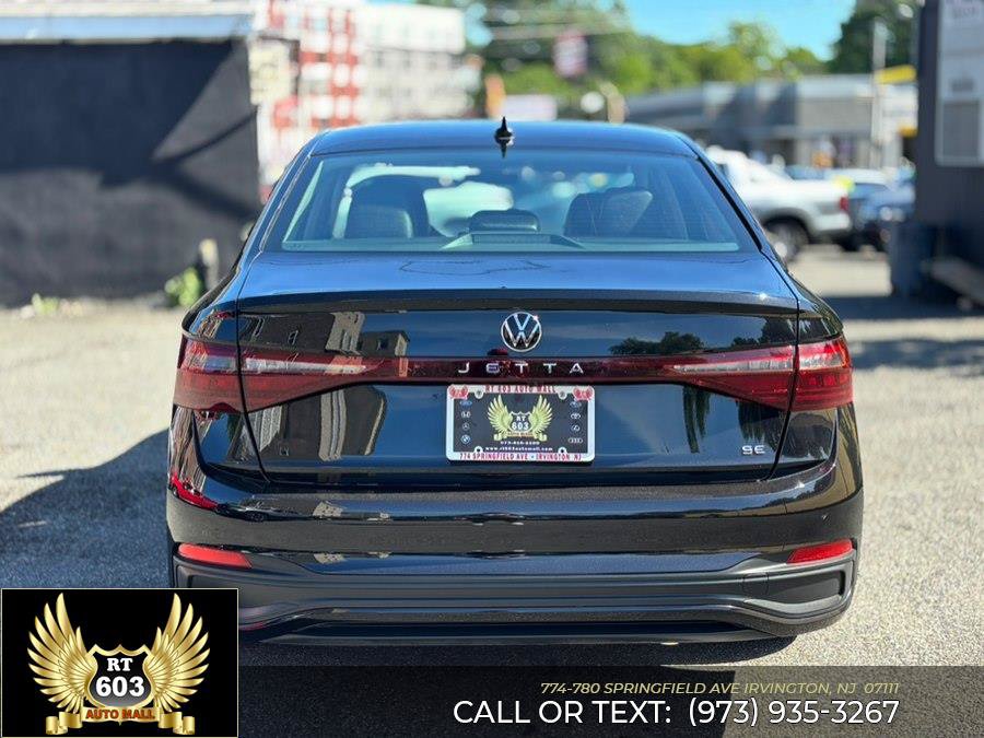 Used 2025 Volkswagen Jetta SE FWD image 5