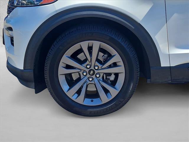 Used 2021 Ford Explorer XLT w/ Equipment Group 202A RWD image 12