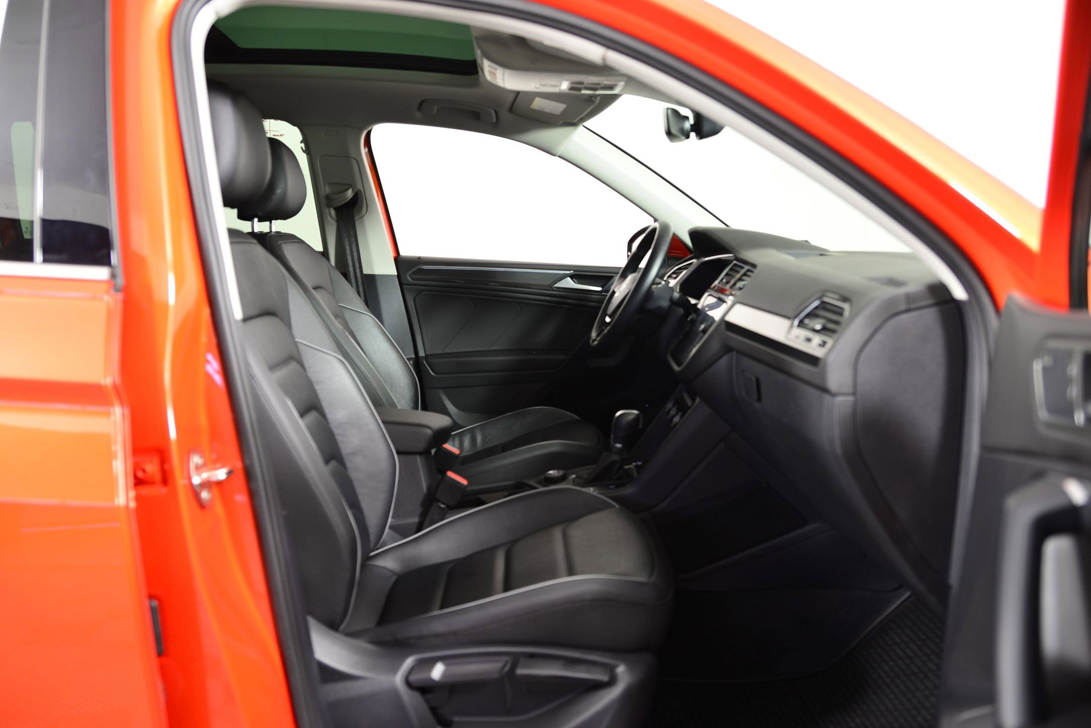 Used 2019 Volkswagen Tiguan SEL Premium image 22