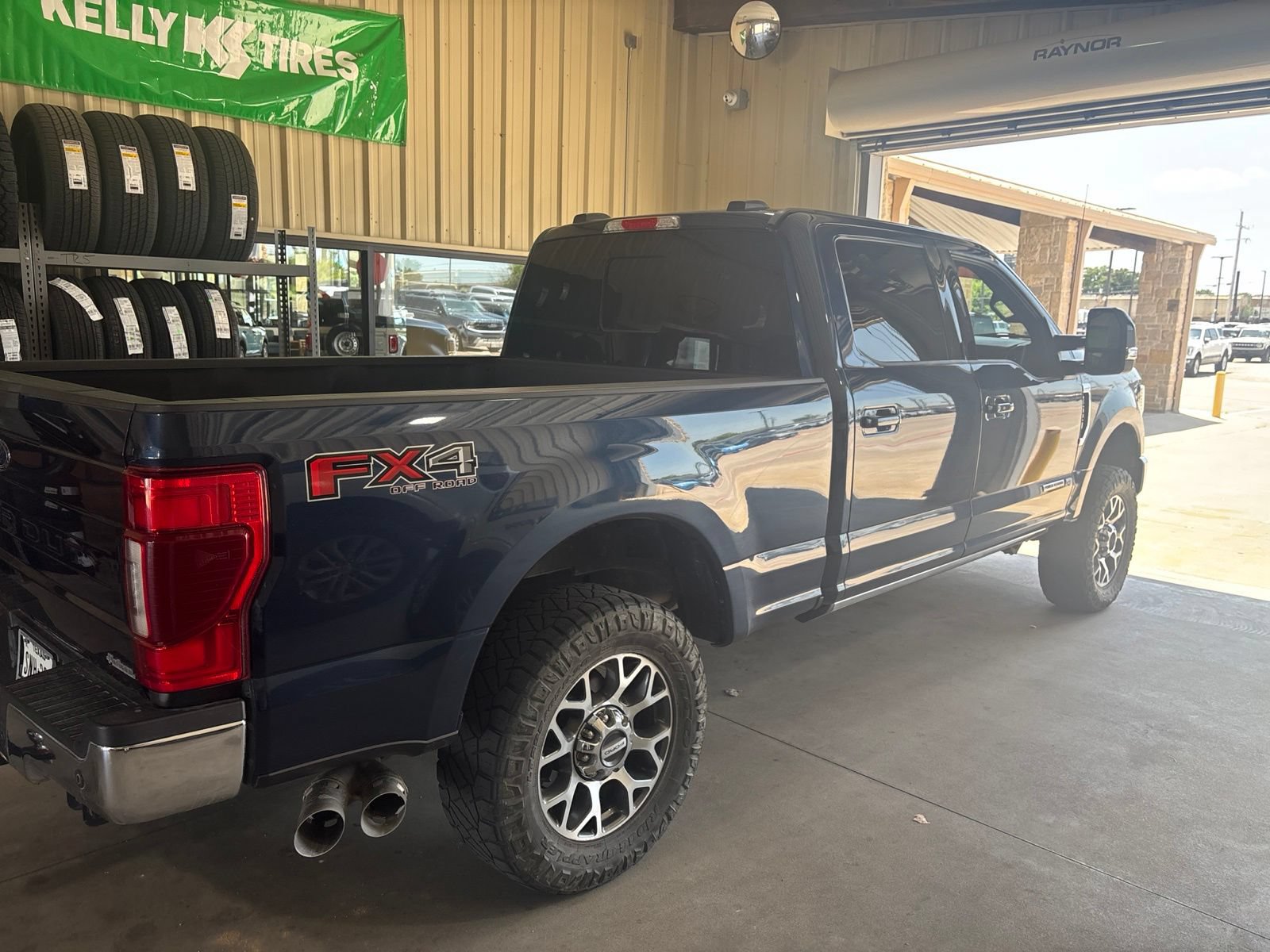 Used 2020 Ford F250 Lariat w/ Lariat Ultimate Package AWD/4WD image 2